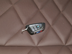 2022款 xDrive 30Li 尊享型M运动套装