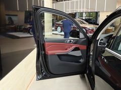 2022款 xDrive 30Li 尊享型M运动套装