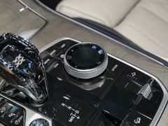 2022款 xDrive40i 行政型M运动套装