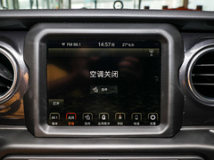 2022款 2.0T 高地丛林绿限量版
