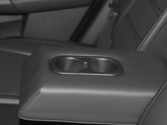2023款 240TURBO 两驱锋尚版 5座