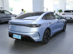 2022款 700km 长续航后驱版