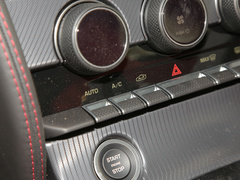 2023款 P300 硬顶版 R-DYNAMIC BLACK