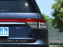2022款 3.0T V6 四驱行政版