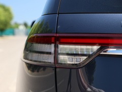 2022款 3.0T V6 四驱行政版