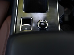 2022款 3.0T V6 四驱行政版