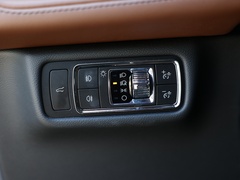 2022款 3.0T V6 四驱行政版