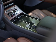 2022款 3.0T V6 四驱行政版