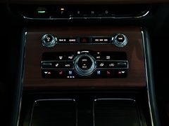 2022款 3.0T V6 四驱行政版