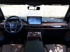 2022款 3.0T V6 四驱行政版