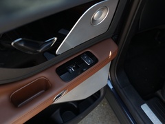2022款 3.0T V6 四驱行政版