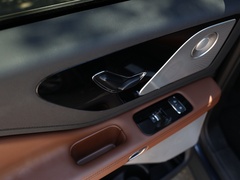 2022款 3.0T V6 四驱行政版