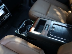 2022款 3.0T V6 四驱行政版