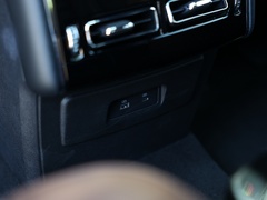 2022款 3.0T V6 四驱行政版