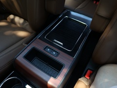 2022款 3.0T V6 四驱行政版