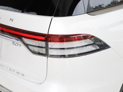 2022款 3.0T V6 四驱行政版
