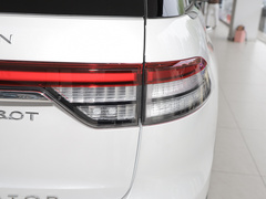 2022款 3.0T V6 四驱行政版