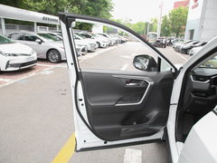 RAV4荣放 2022款 2.0L CVT两驱风尚Plus版