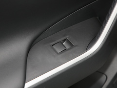 2022款 2.0L CVT四驱风尚Plus版