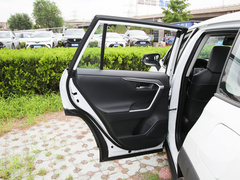 2022款 2.0L CVT四驱风尚Plus版