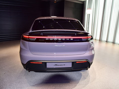 2024款 Macan 4