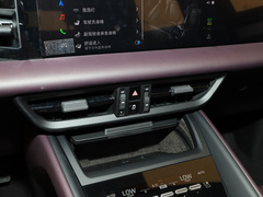2024款 Macan 4