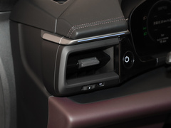 2024款 Macan 4