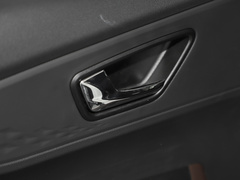 2022款 1.5L 舒适型客车(螺旋簧)8座