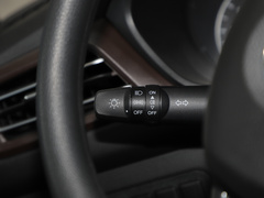 2022款 1.5L 舒适型客车(螺旋簧)8座