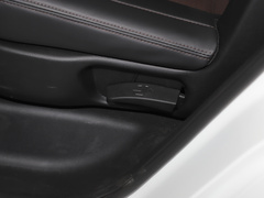 2022款 1.5L 舒适型客车(螺旋簧)8座