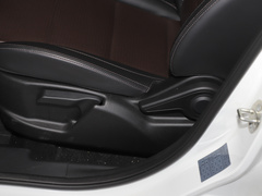 2022款 1.5L 舒适型客车(螺旋簧)8座