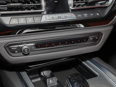 2022款 sDrive 25i M运动曜夜套装 