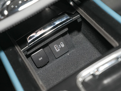 2022款 2.0T 两驱阿拉斯加冰川限量版