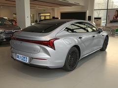 2022款 纯电 715km 后驱大版