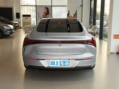 2022款 纯电 715km 后驱大版