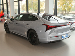 2022款 纯电 715km 后驱大版