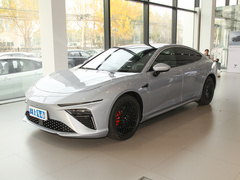 2022款 纯电 715km 后驱大版