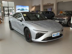 2022款 纯电 715km 后驱大版