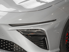 2022款 纯电 715km 后驱大版