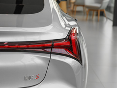 2022款 纯电 715km 后驱大版