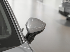 2022款 纯电 715km 后驱大版