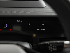 2022款 纯电 715km 后驱大版
