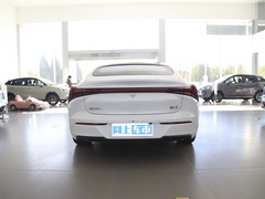 2022款 纯电 715km 后驱中版