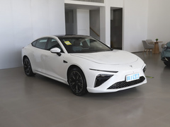 2022款 纯电 715km 后驱中版