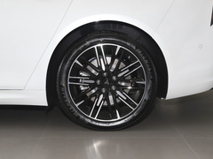 2022款 纯电 715km 后驱中版