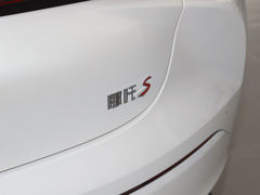 2022款 纯电 715km 后驱中版