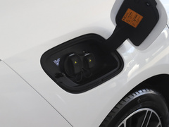 2022款 纯电 715km 后驱中版