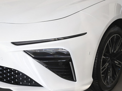 2022款 纯电 715km 后驱中版