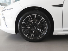 2022款 纯电 715km 后驱中版