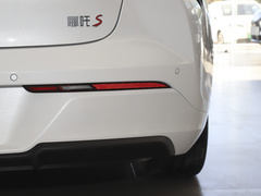 2022款 纯电 715km 后驱中版